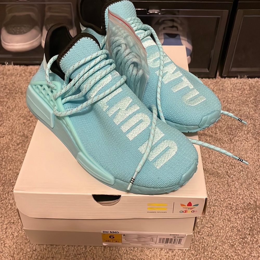 Baby Blue Human Race, Pharrell Williams. Kids 6Y.